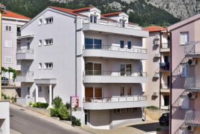  Apartments with a parking space Makarska - 6720  Макарска 
